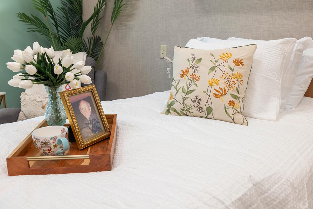 San Antonio Hospice House room with bed and chairs
